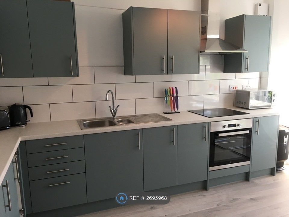 Property photo 3 of 6 Kitchen