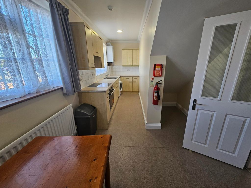 Property photo 3 of 9 Photo 9