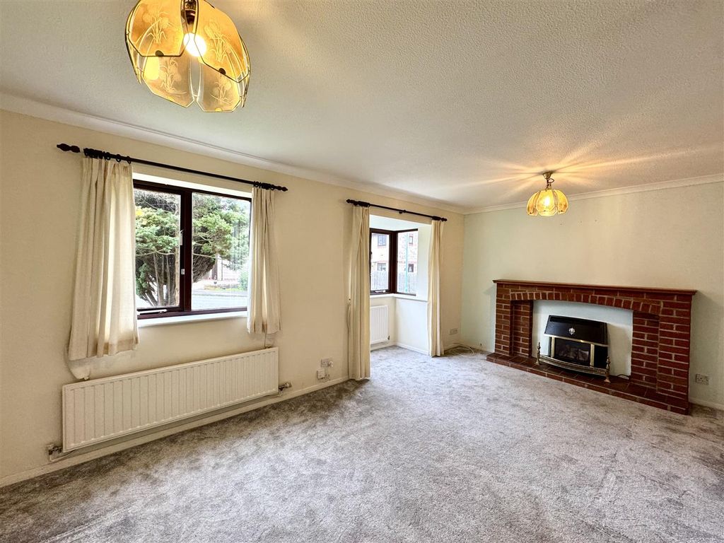 Property photo 2 of 22 Sitting Room