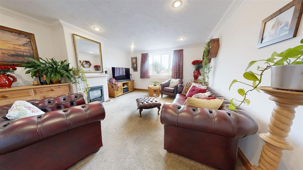 Property photo 3 of 22 Lounge Pic 2.Jpg