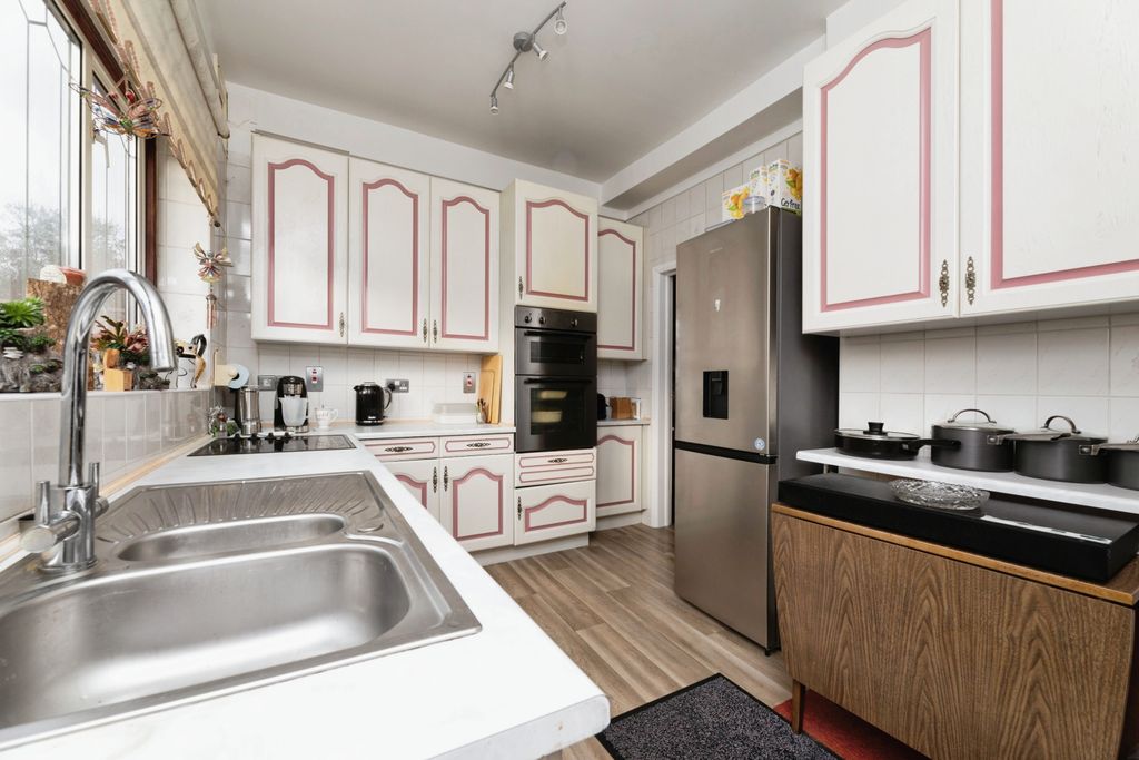 Property photo 3 of 17 Photography