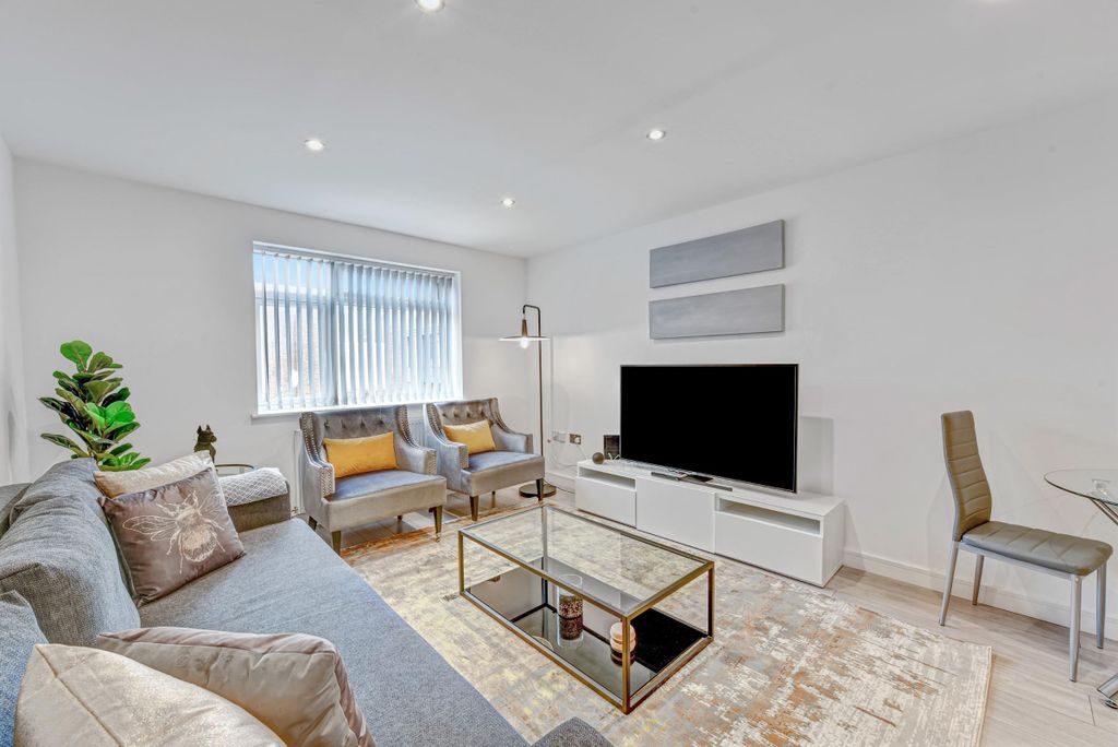 Property photo 1 of 32