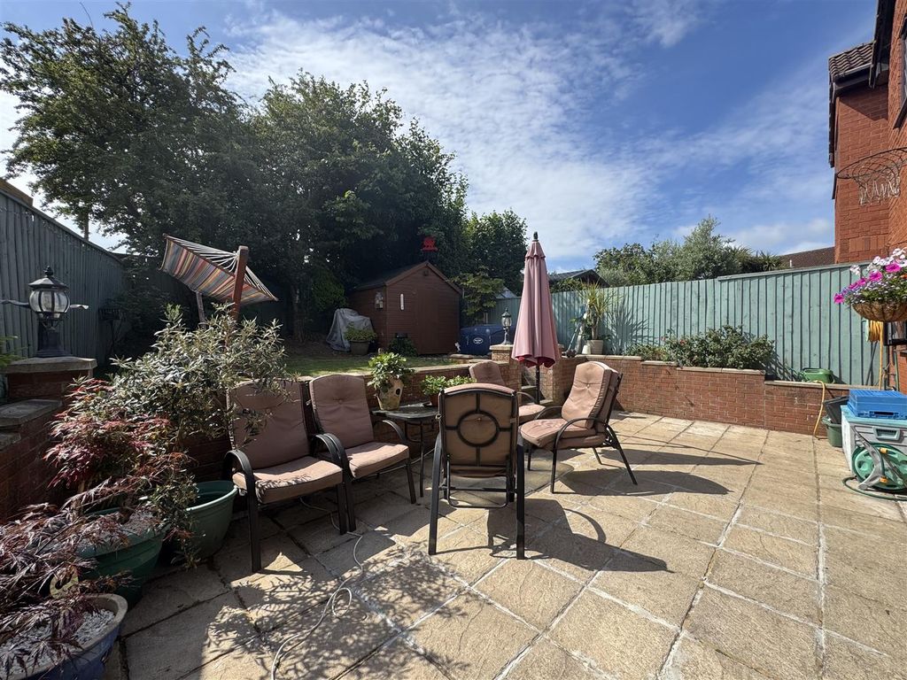 Property photo 2 of 29 Gardens