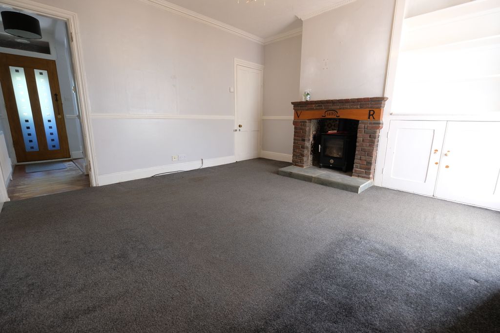 Property photo 3 of 19 Sitting Room
