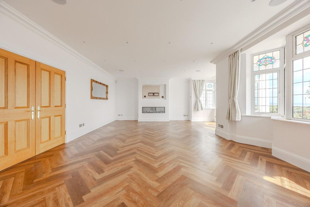 Property photo 2 of 46