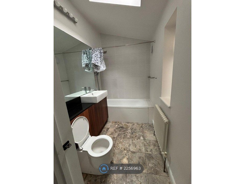 Property photo 2 of 16 Bathroom