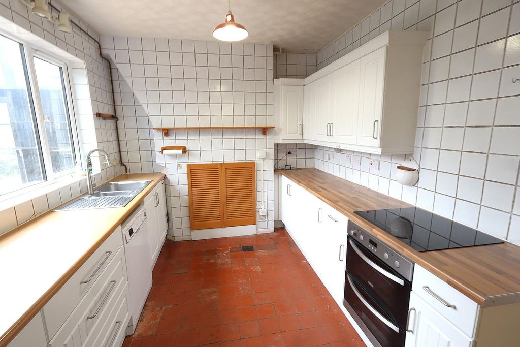 Property photo 2 of 14 Kitchen