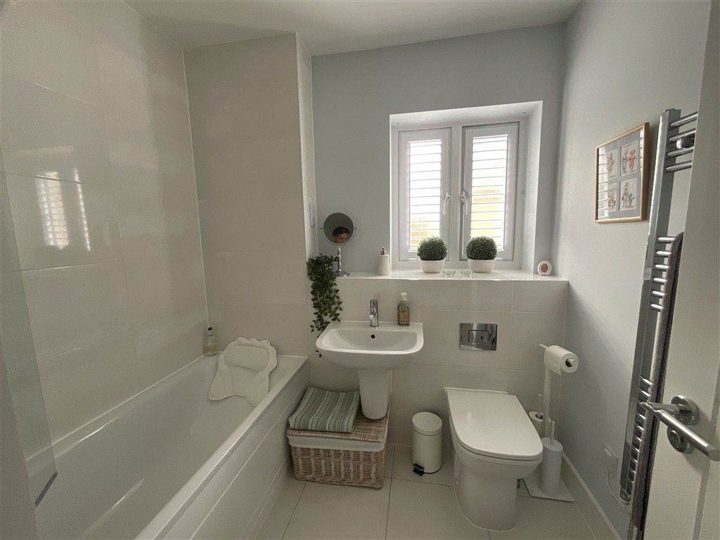 Property photo 3 of 9 Bathroom