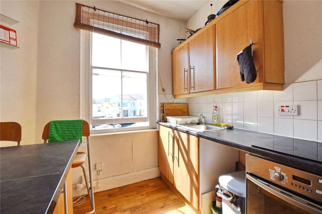 Property photo 2 of 11 Picture No. 16