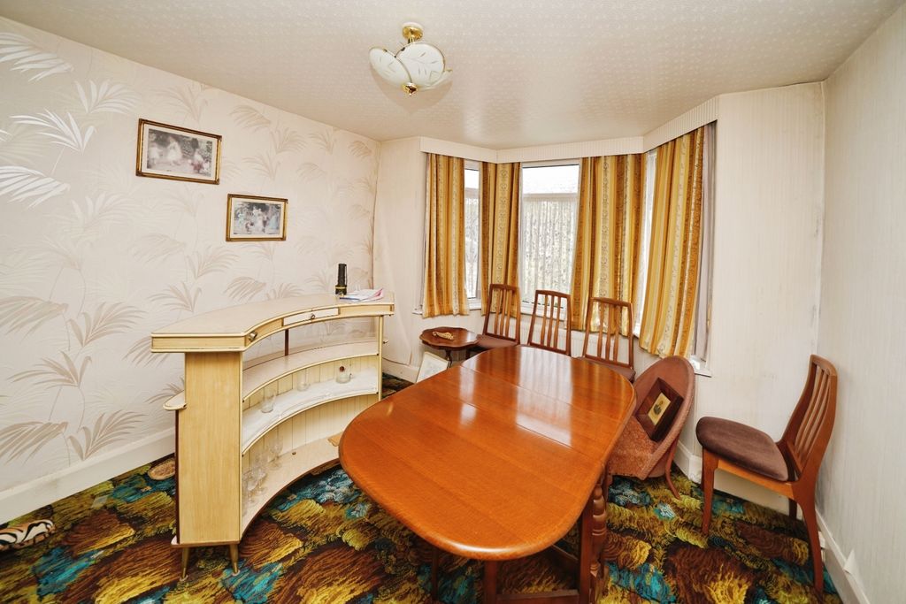 Property photo 1 of 11 Dining Room