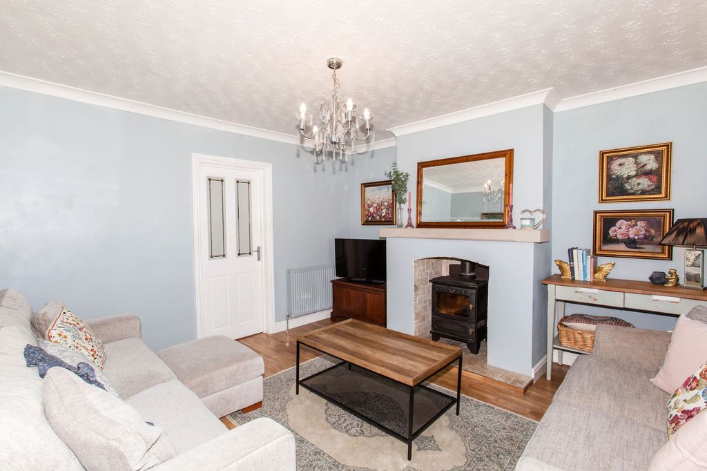 Property photo 3 of 25