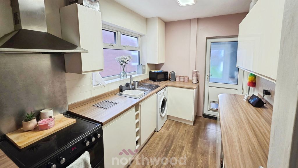 Property photo 3 of 25