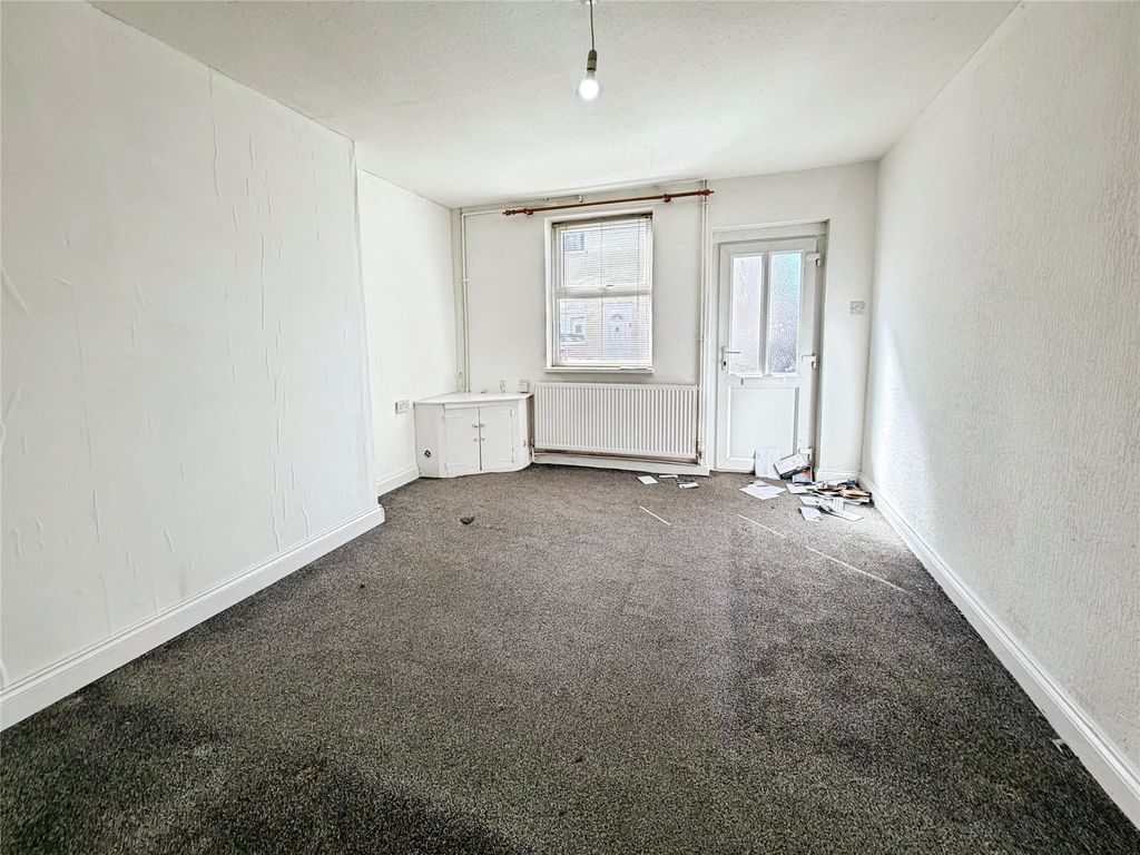 Property photo 2 of 10 Lounge