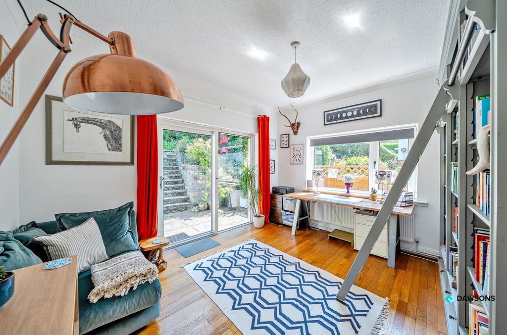 Property photo 3 of 34 44587Cfa-B5cd-4A4A-9B43-5Fb3Ede94A74.Jpg