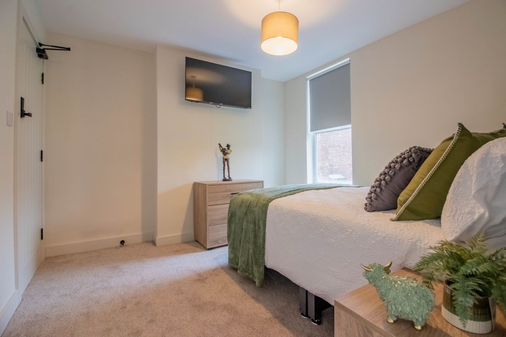 Property photo 3 of 16 E-3