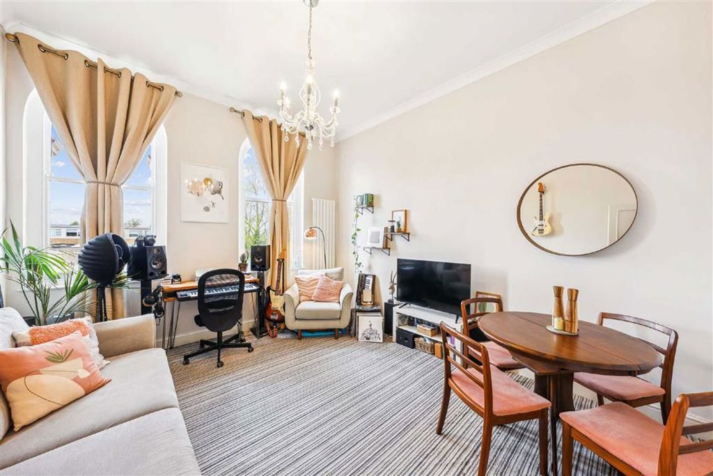 Property photo 2 of 8