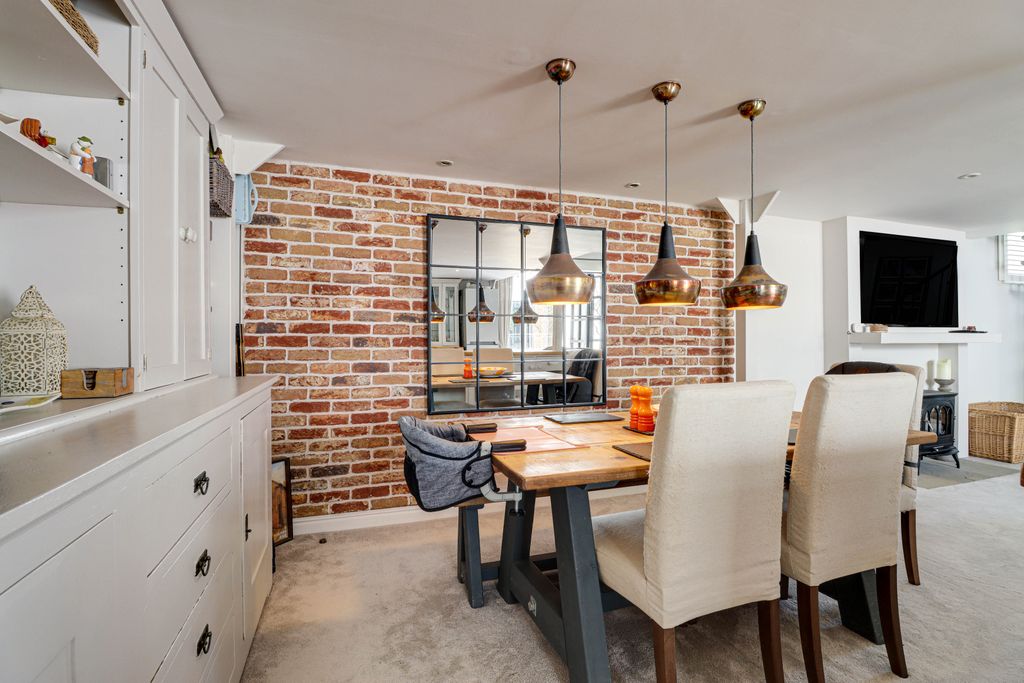 Property photo 3 of 17 Dining Area