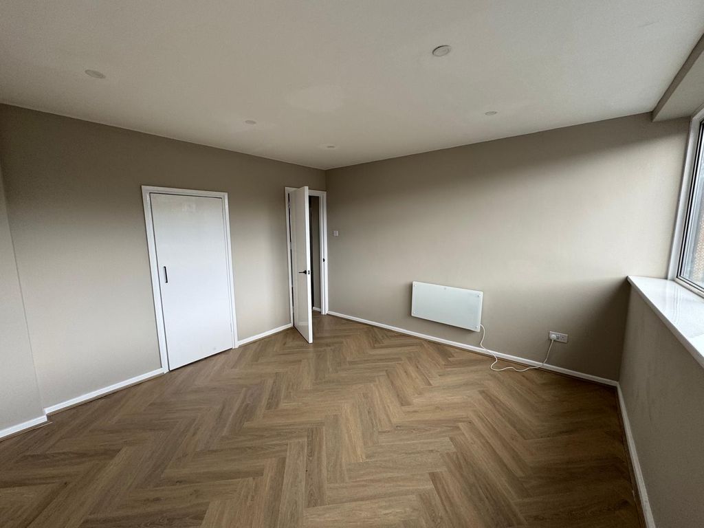 Property photo 1 of 9 2 Bed Flat To Rent
