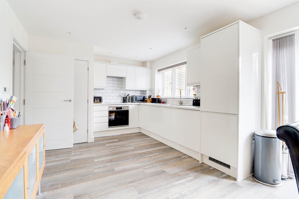 Property photo 3 of 16 Kitchen