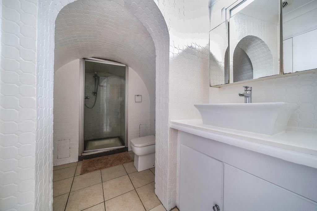 Property photo 3 of 17 Kitchen