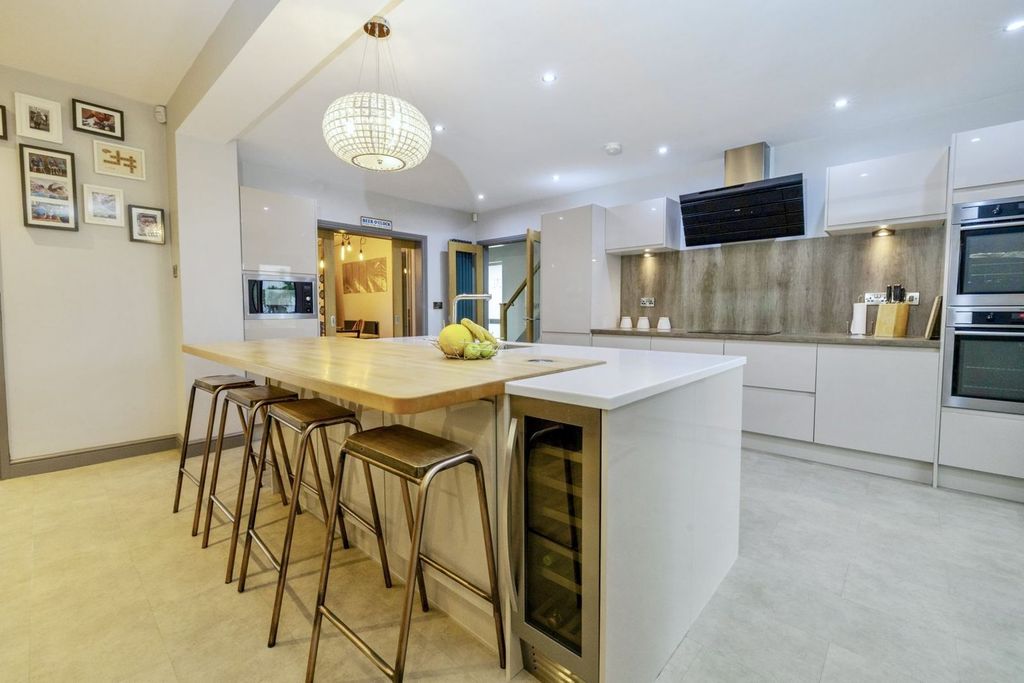 Property photo 1 of 29