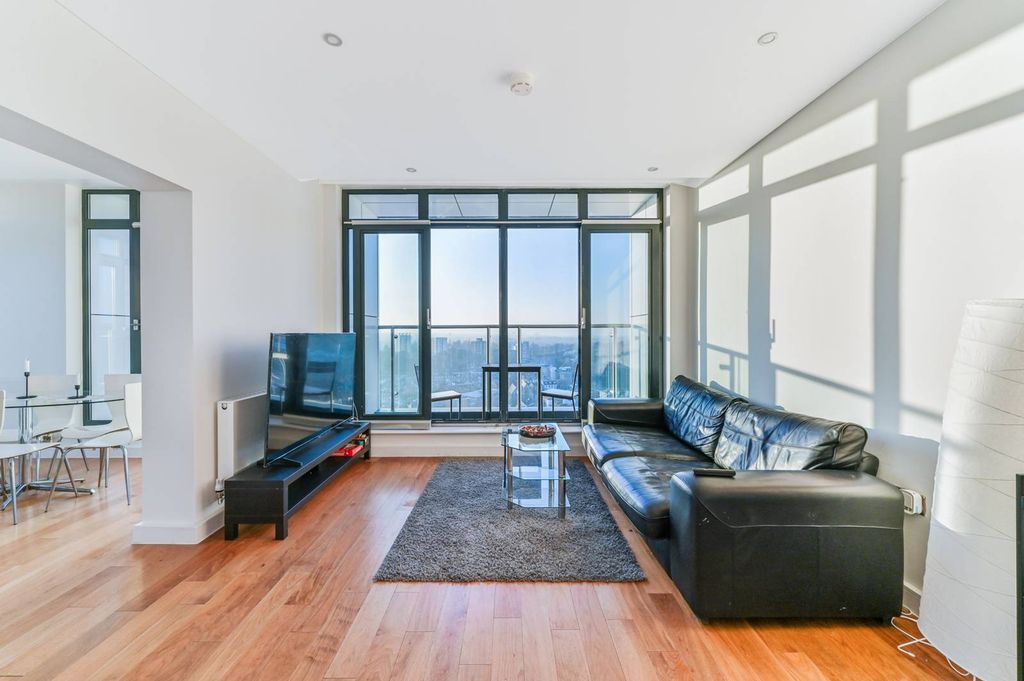 Property photo 3 of 12