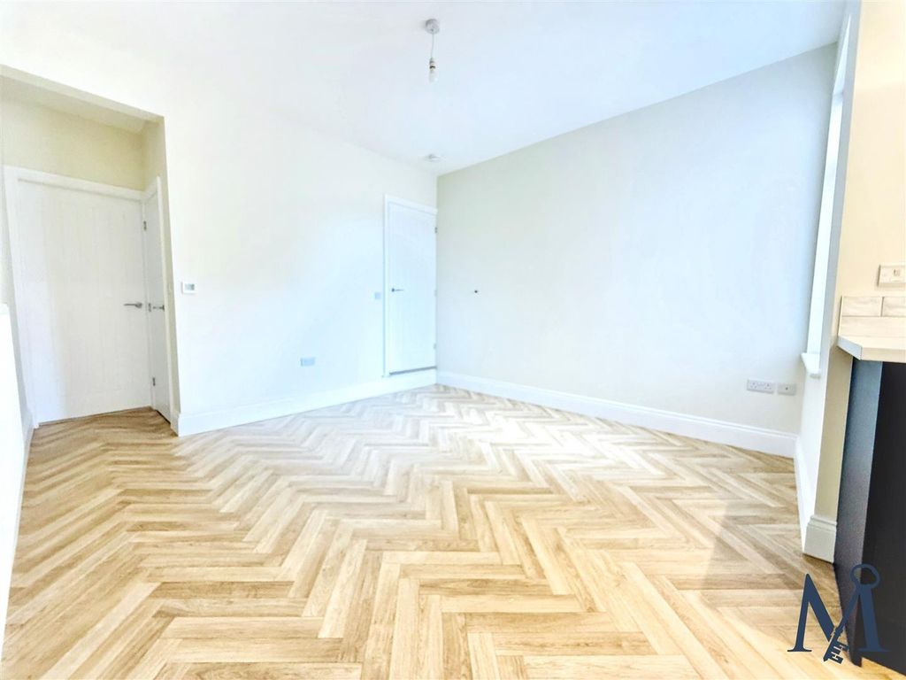 Property photo 3 of 18 Rear Reception Room