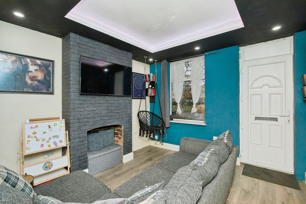 Property photo 3 of 20 Lounge