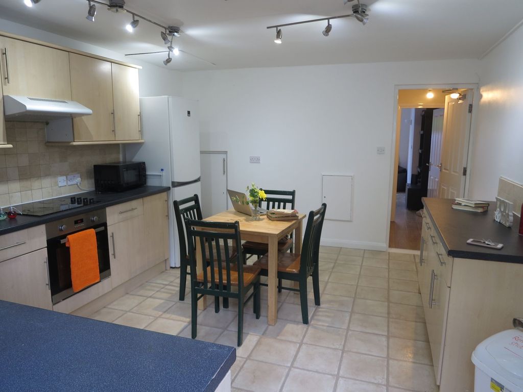 Property photo 1 of 15 A Bright And Clean Kitchen Featuring A Compact Din...