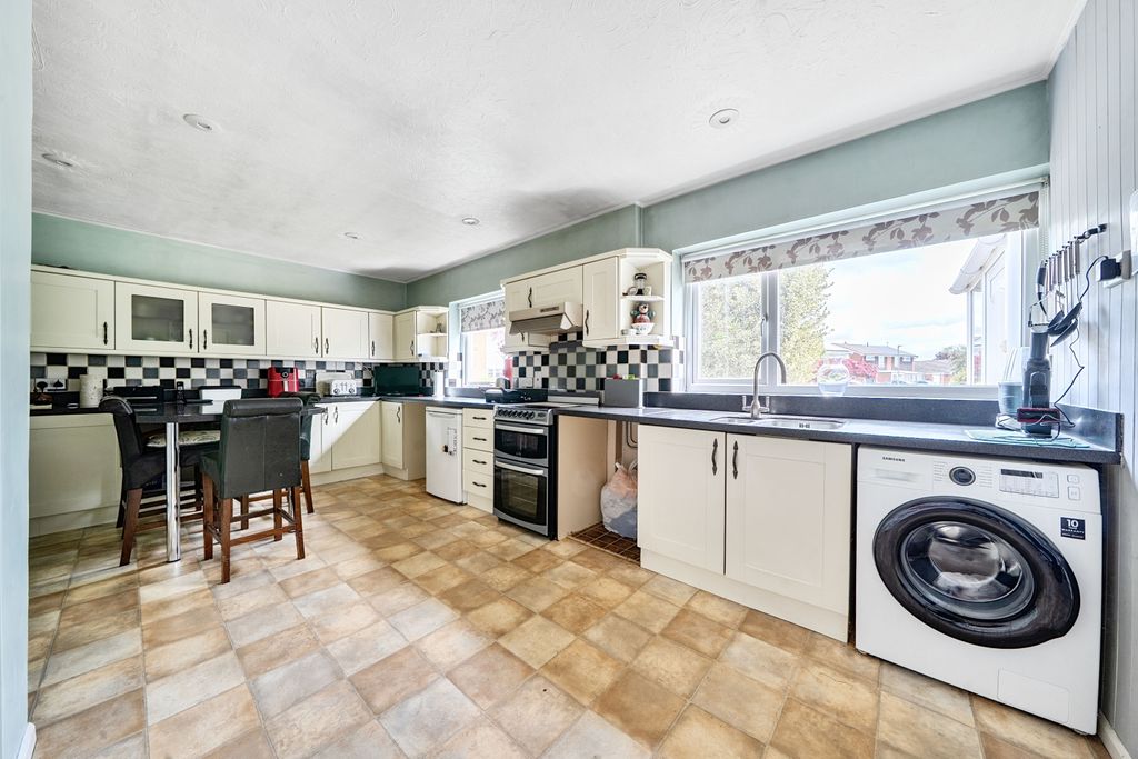 Property photo 3 of 21 1465830-16-6A0d8Df64Dbbc