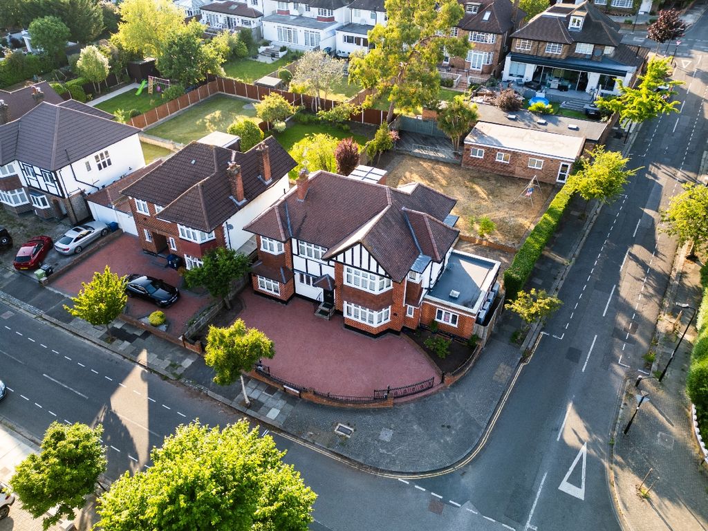 Property photo 1 of 33 Photo 0