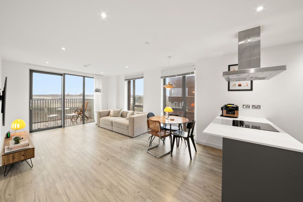 Property photo 1 of 28 Photo 7