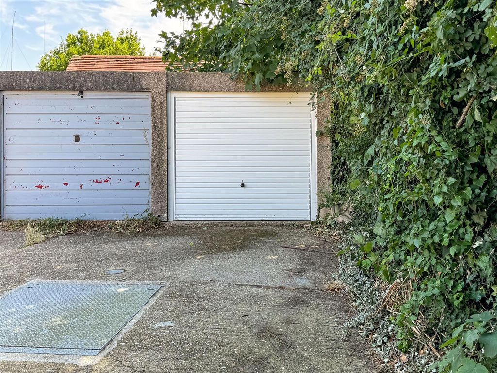 Property photo 2 of 14 Garage.Jpg.Jpg