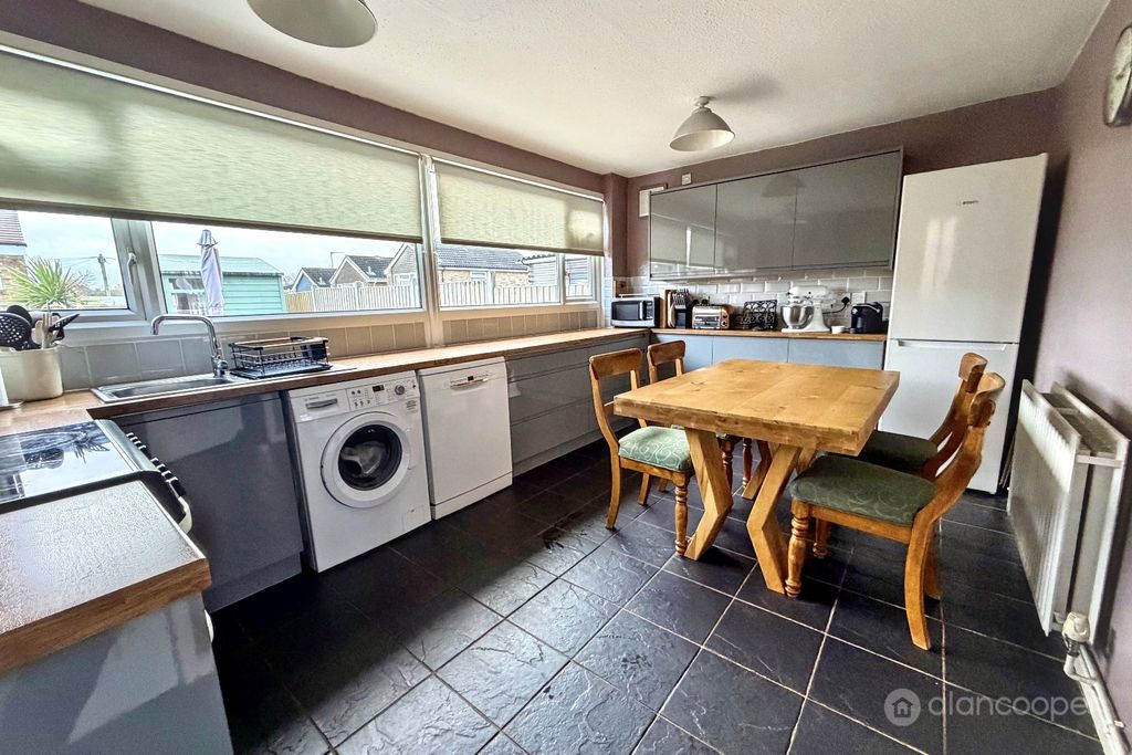 Property photo 2 of 20 4781073