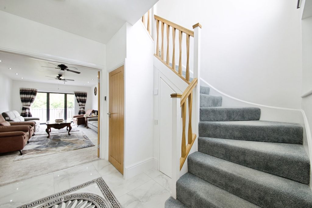 Property photo 2 of 20 Pbox-Img.Jpg