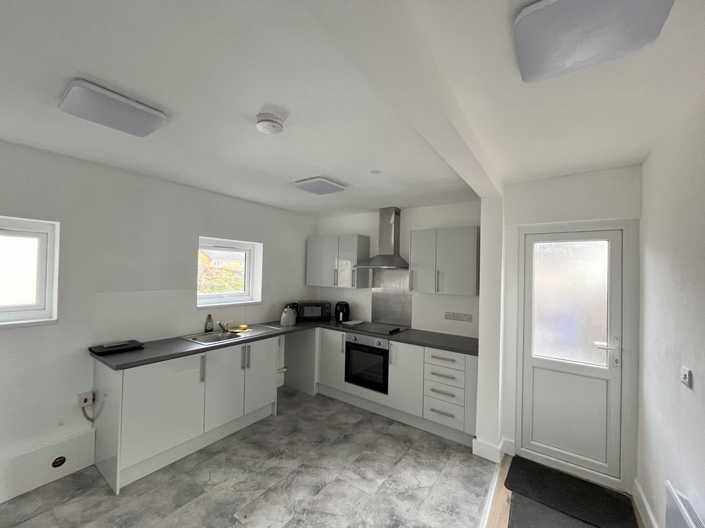Property photo 3 of 5 Kitchen