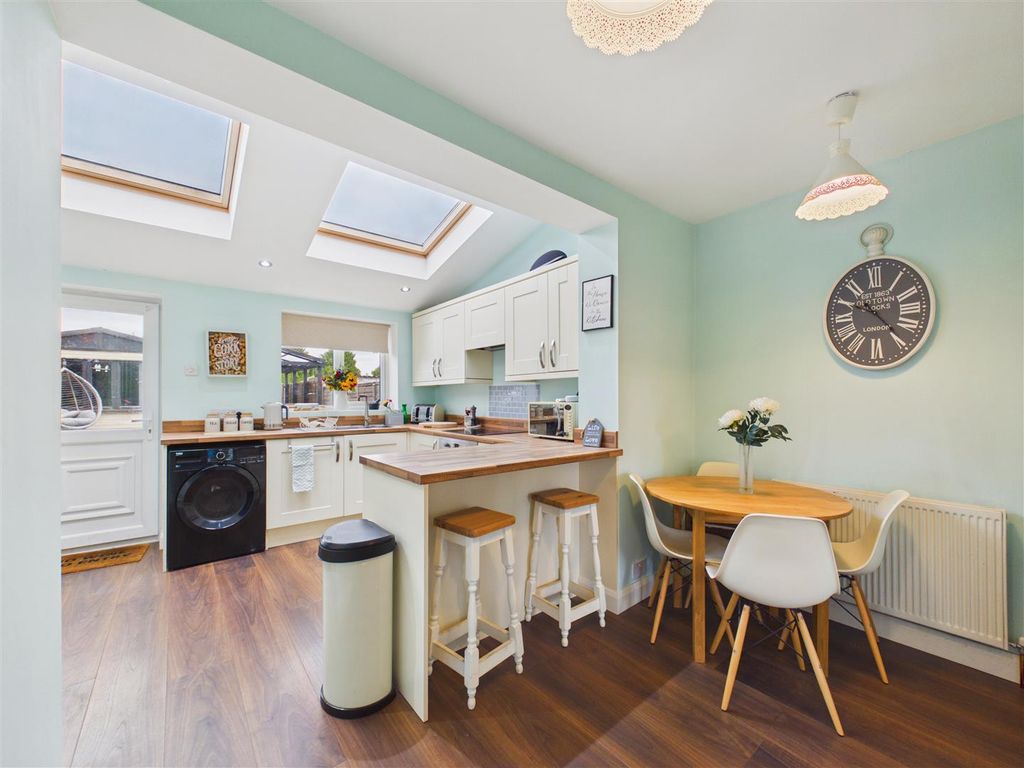 Property photo 2 of 15 Dining Kitchen