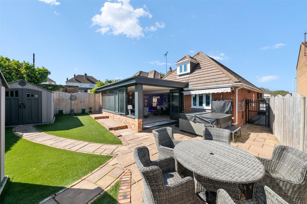 Additional image 16 of 4 bed detached bungalow for salePole Hill Road, Hayes UB4