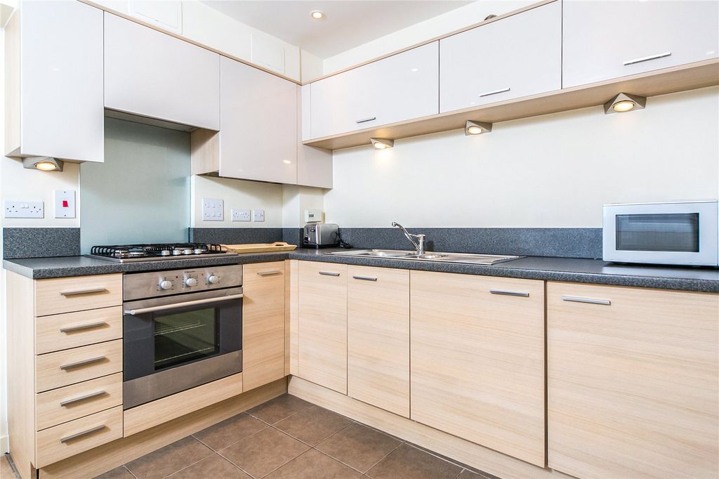 Property photo 2 of 9 Picture No. 12