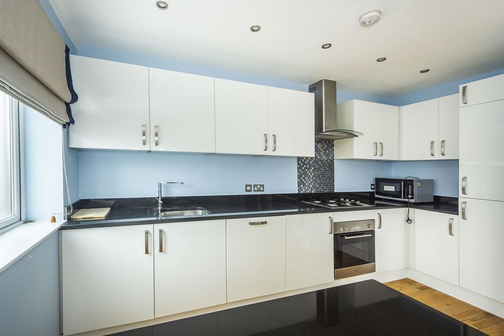 Property photo 2 of 7 Kitchen