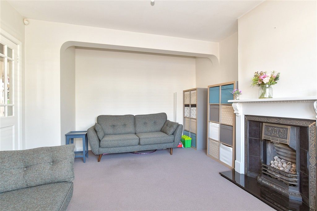 Property photo 1 of 10 Lounge