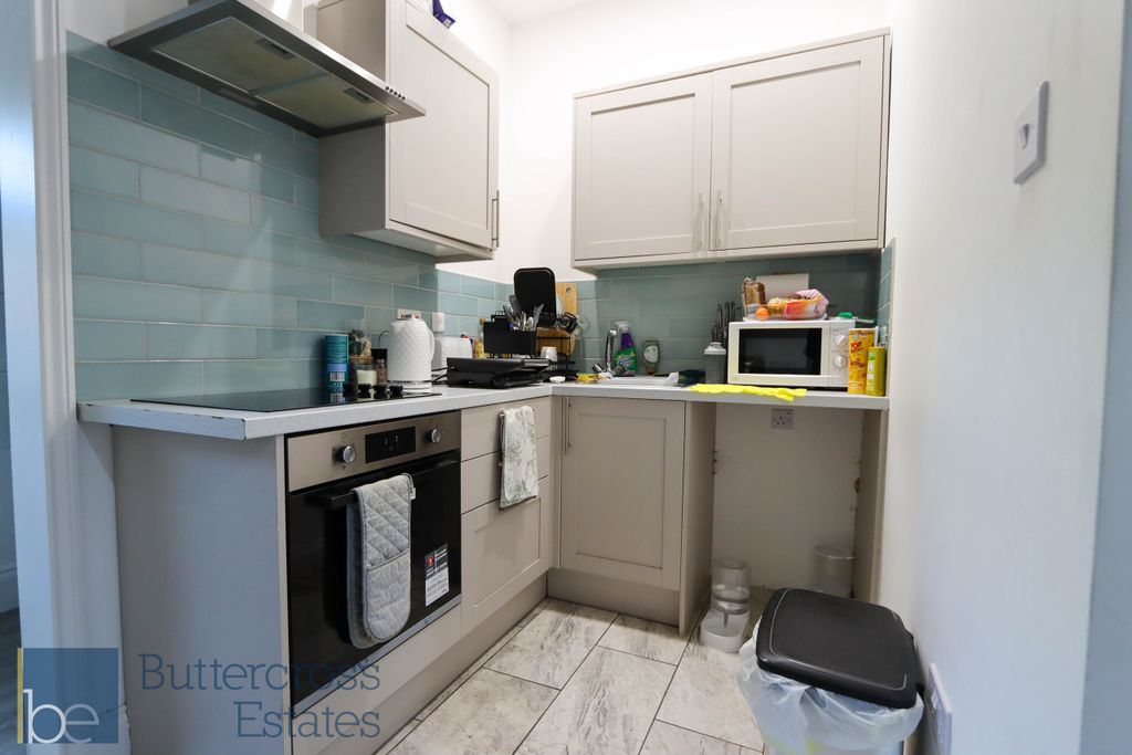 Property photo 3 of 8 Kitchen