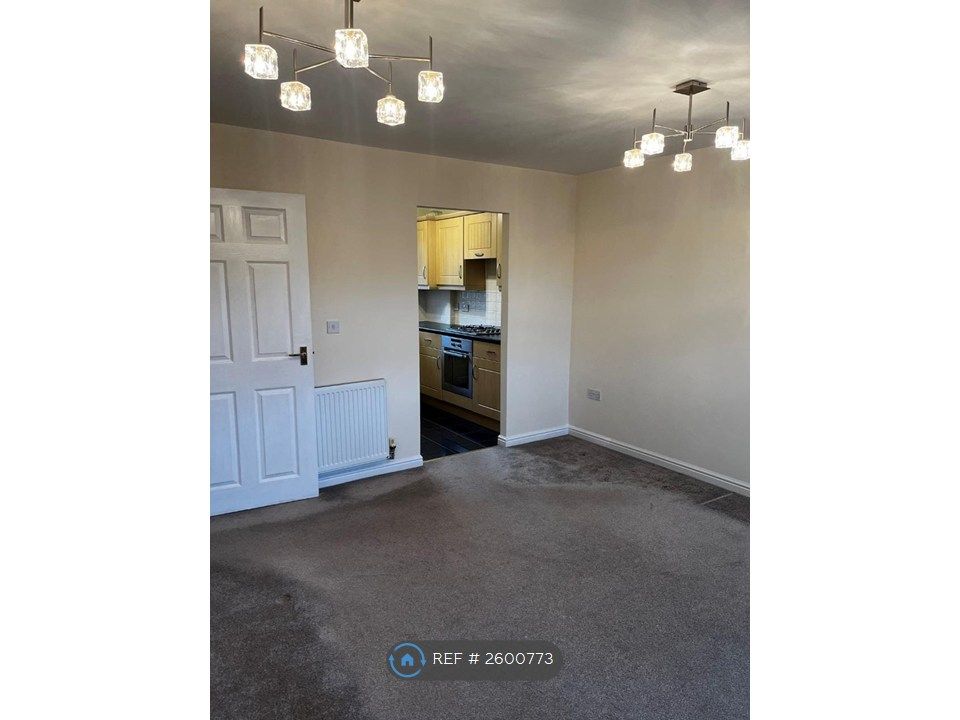 Property photo 3 of 14 Lounge Into Kitchen