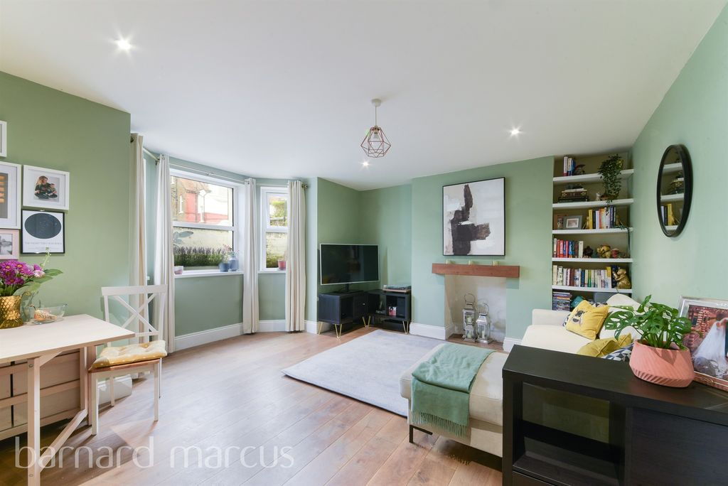 Property photo 1 of 11