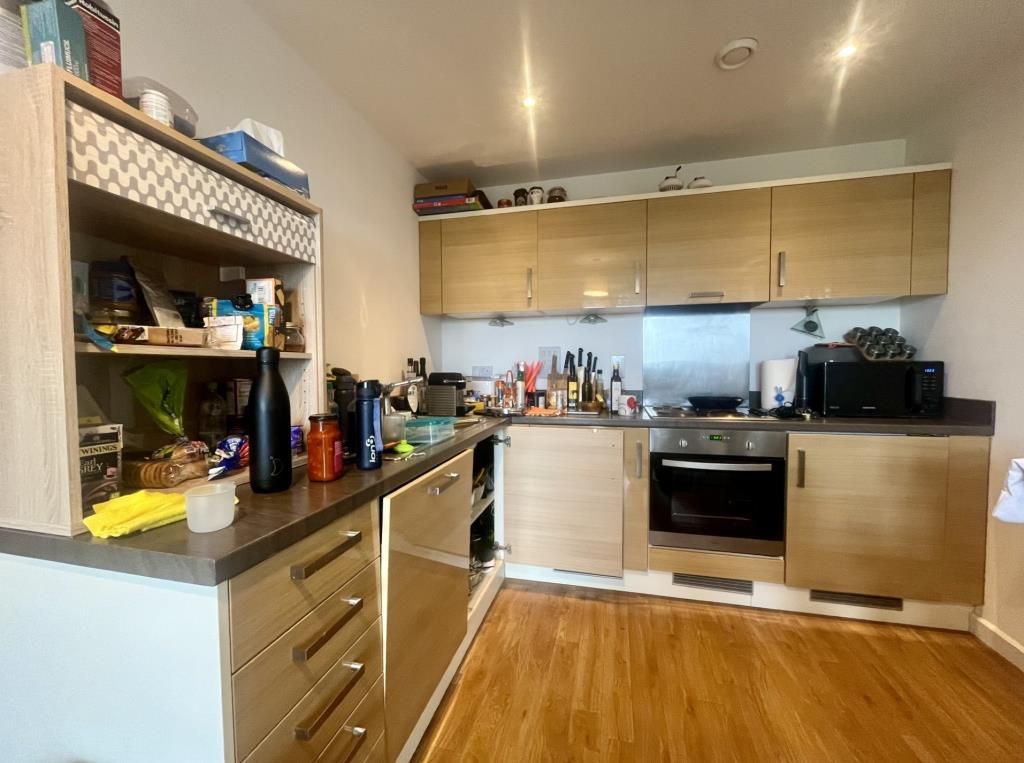 Property photo 3 of 8 Kitchen