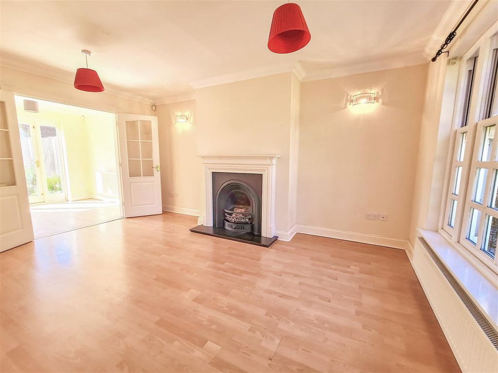 Property photo 3 of 16 09-09-2025__17-36-56_4_Garrod___Lounge__.P9Yrs.Jpg