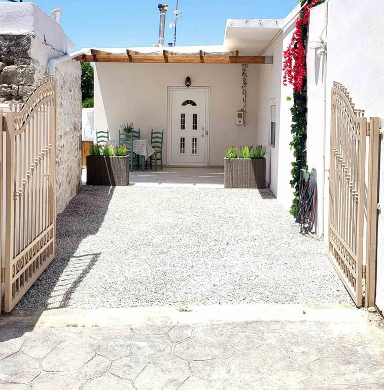Property photo 1 of 17 Image: 0