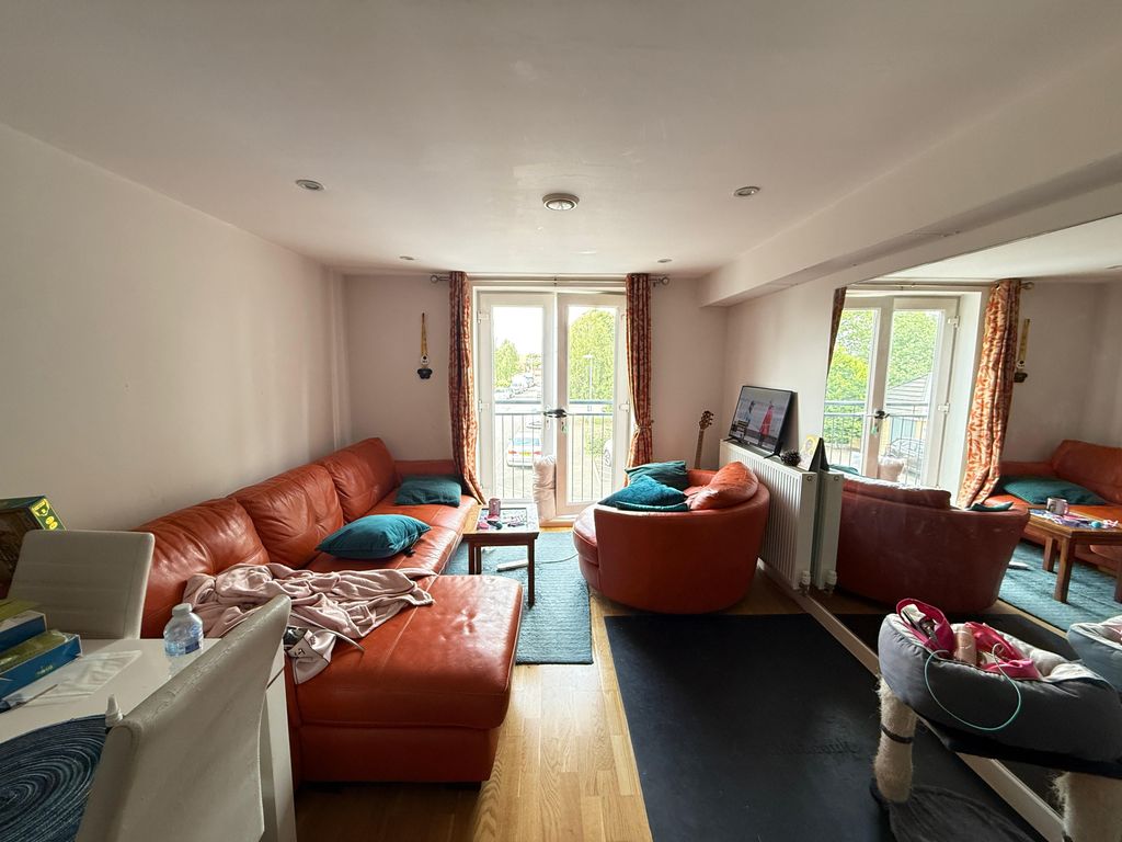 Property photo 3 of 12