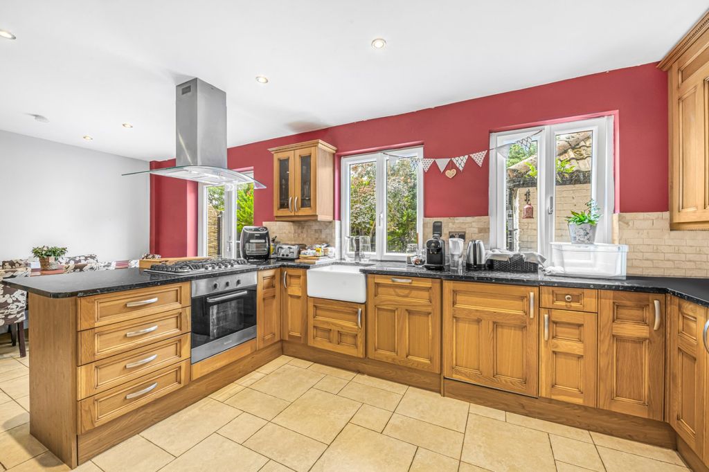 Property photo 2 of 11