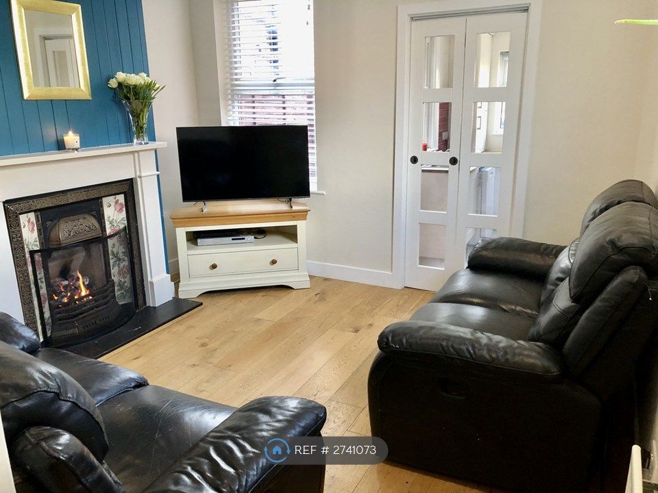 Property photo 2 of 32 Lounge